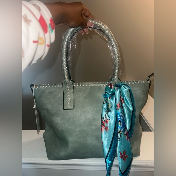 Handbags - Green Tote w/ Floral Scarf